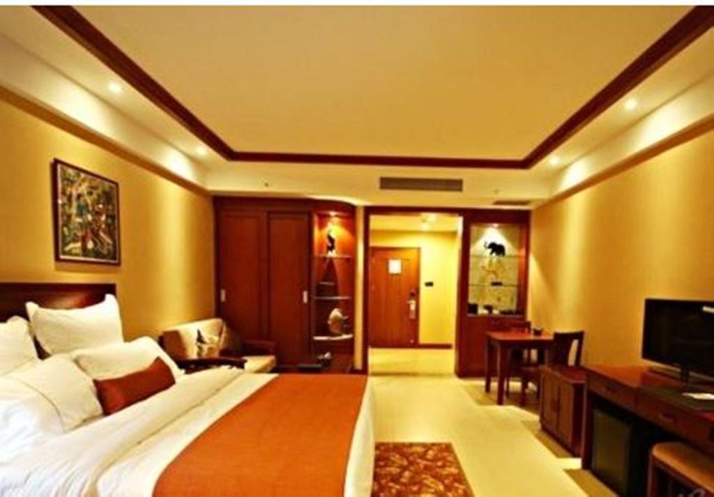 Ramada Plaza Xishuangbanna Hotel Exterior photo