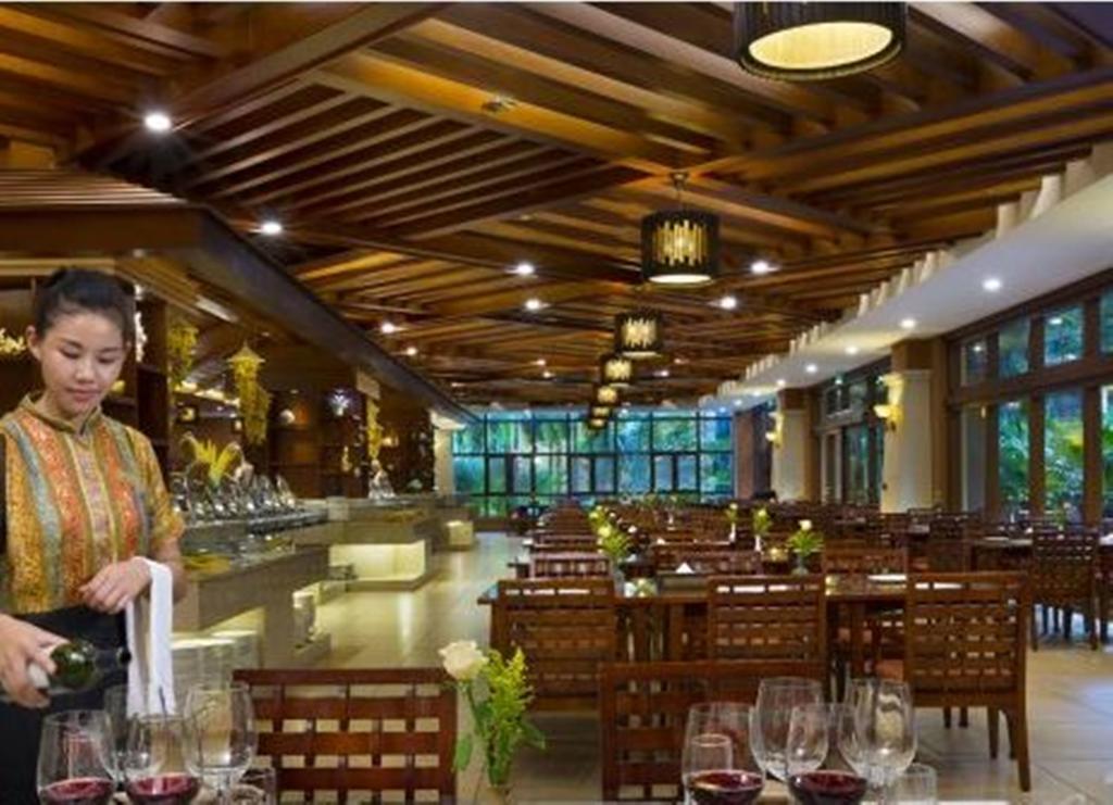 Ramada Plaza Xishuangbanna Hotel Exterior photo