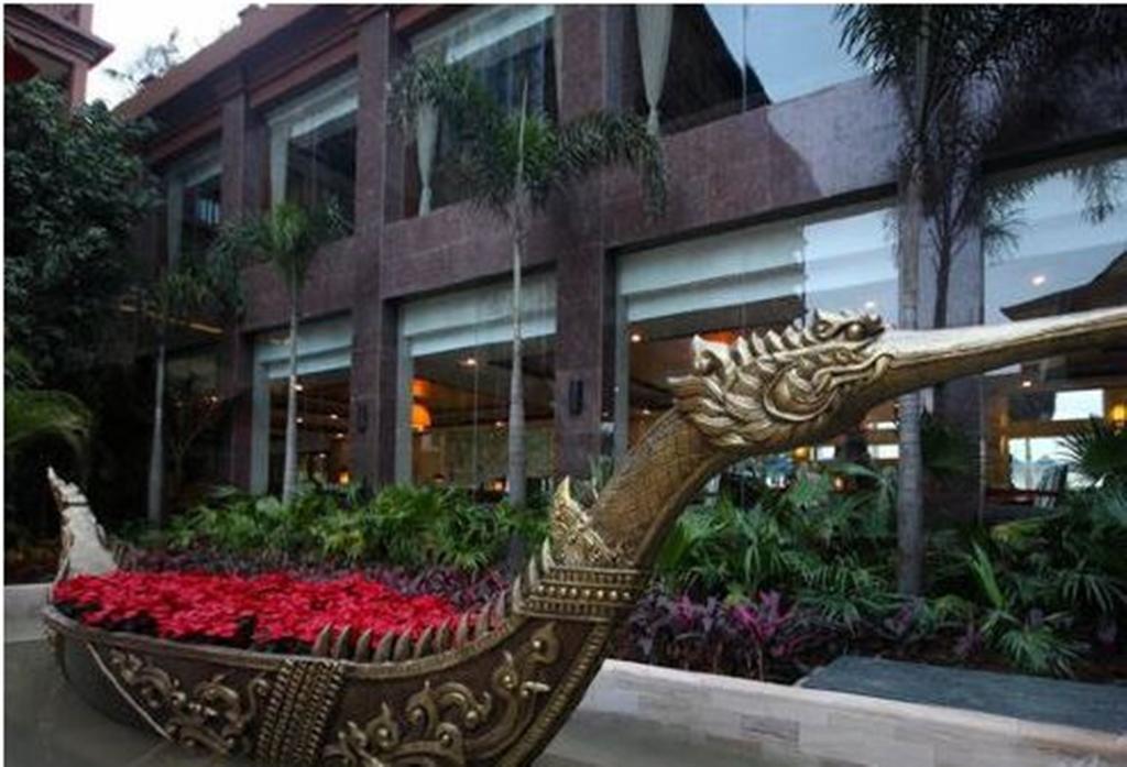 Ramada Plaza Xishuangbanna Hotel Exterior photo